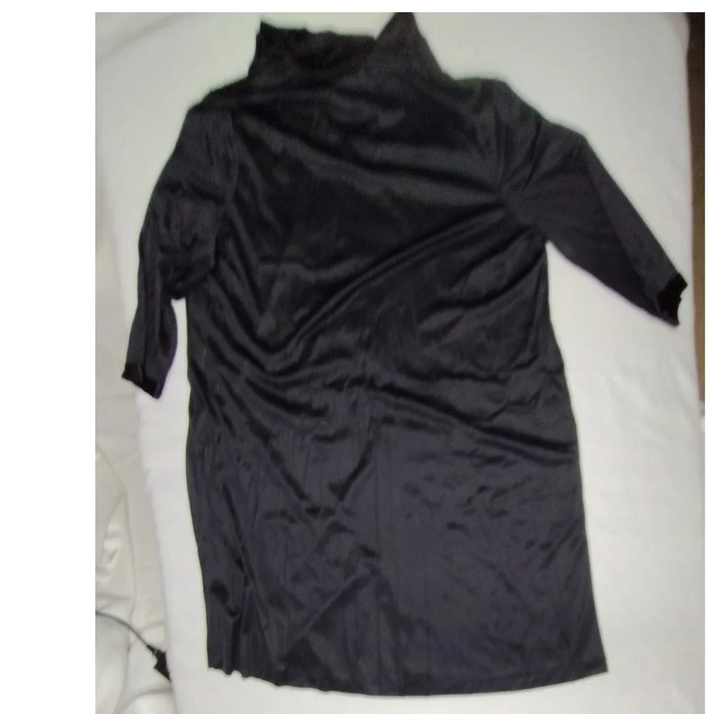 Vanity Fair Lingerie Robe Black Nylon Embroidered Details‎ Size L